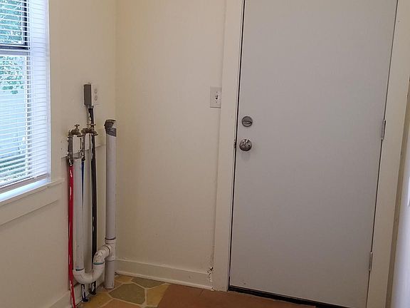 utility room with washer/dryer hookup