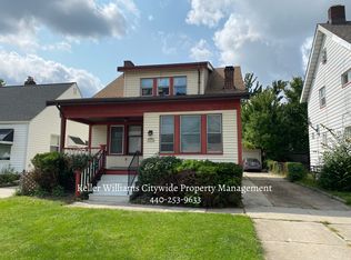 2 bedroom 1 bath Up Duplex in Parma with AC and garage parking!, Cleveland, OH 44134