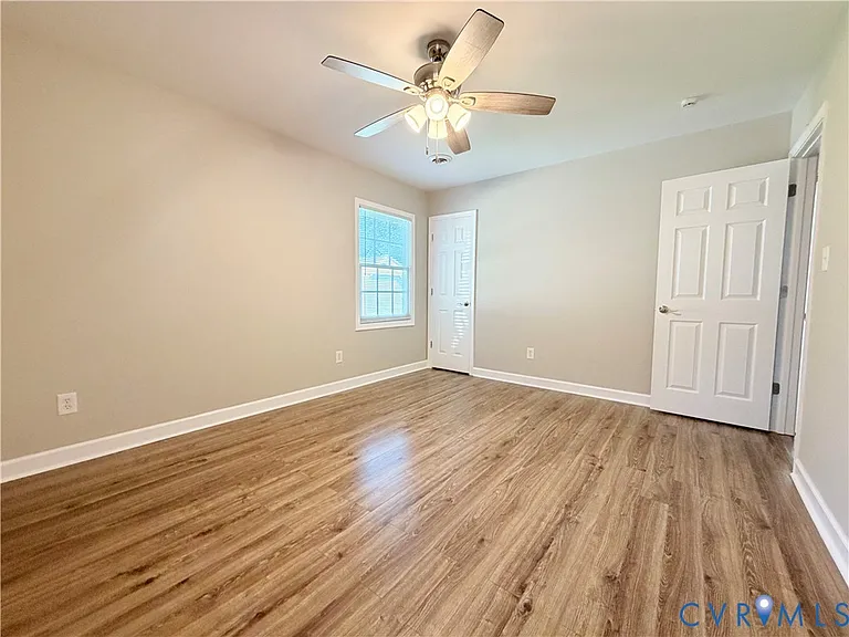 526 Roslyn Ave — Photo 10