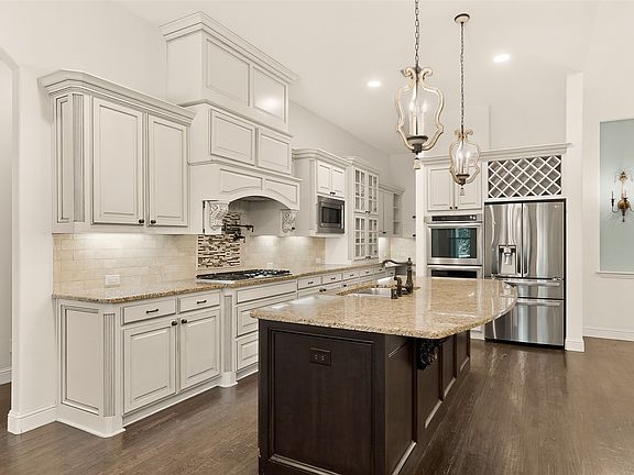 4th image of 11048 Riney Ct