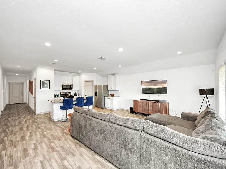 202 Serena Park Ln — Photo 5