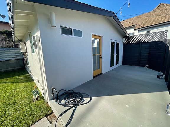 2nd image of 3517 Marmion Way #1/4