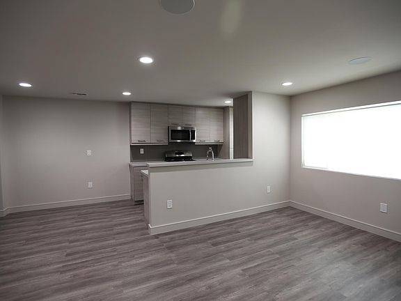 5th image of 1342 N Fairfax Ave #6
