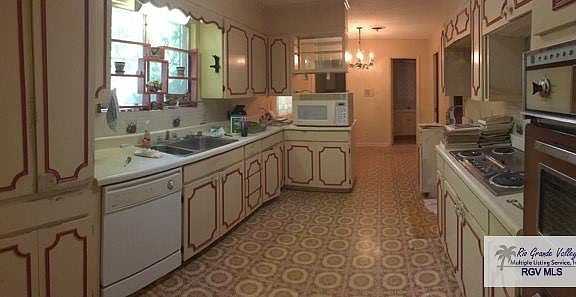 5th image of 1014 Belthair St