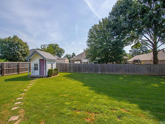 4th image of 2212 Defoe Cir