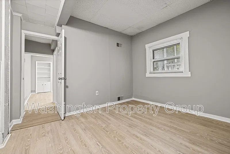 1 bed, 1.0 bath, 870 sqft, $1,290 — Photo 2