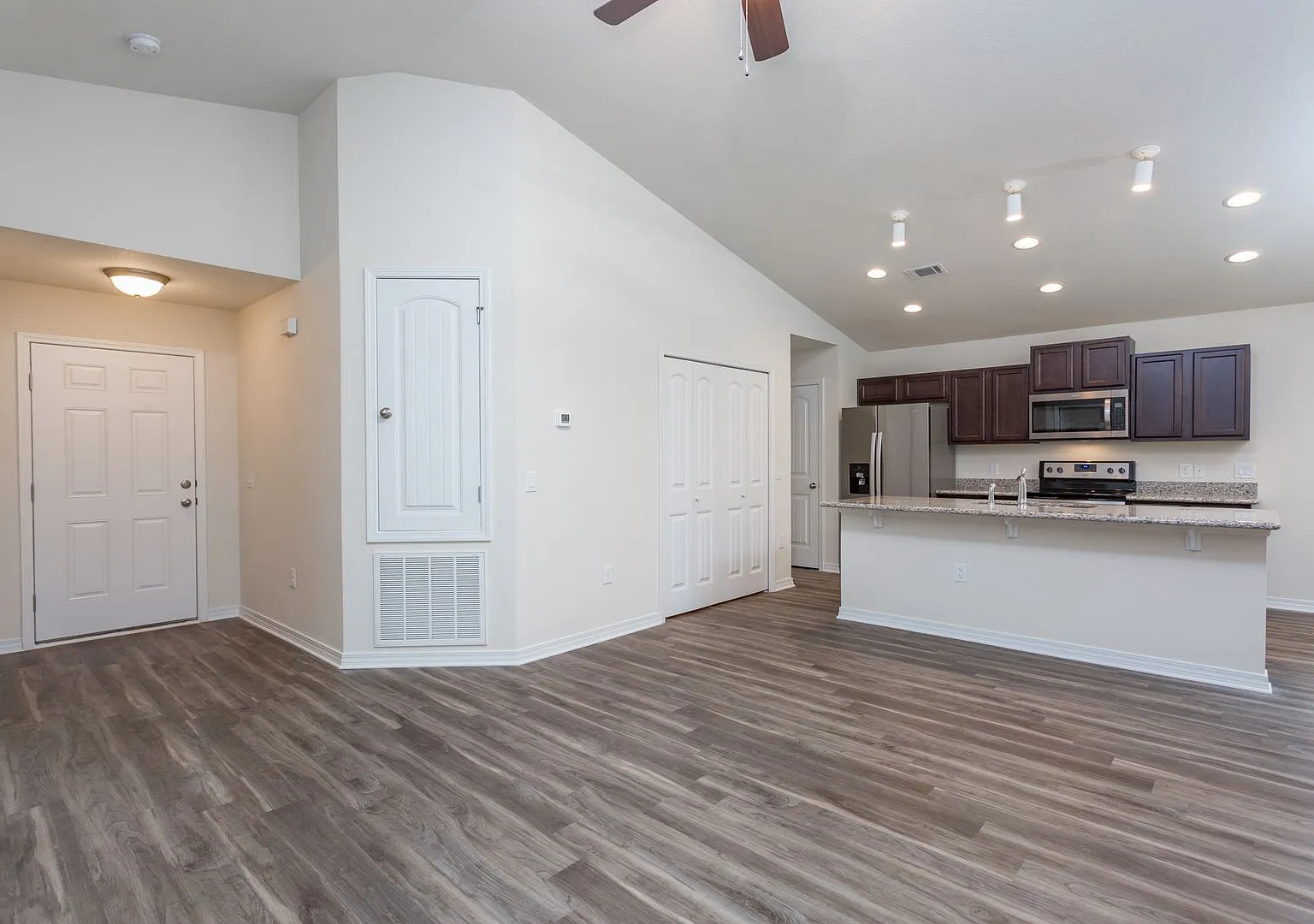 3-Bedroom Woodlands Home — Photo 2