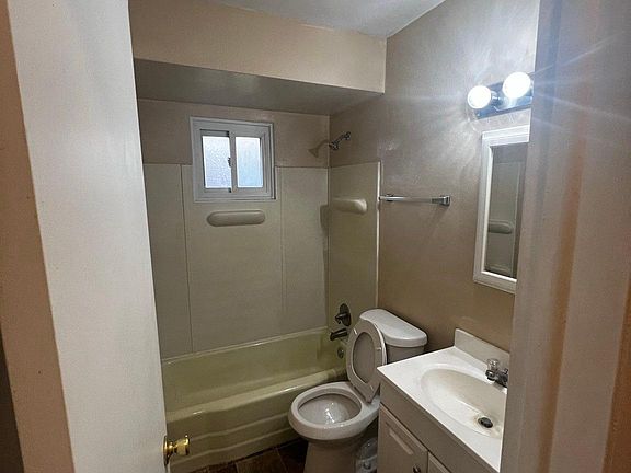 5th image of 713 Hollywood Ave #713
