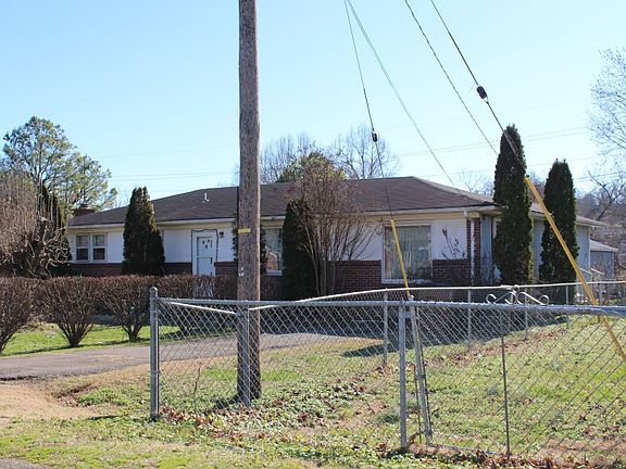 2nd image of 2119 Crystal Dr