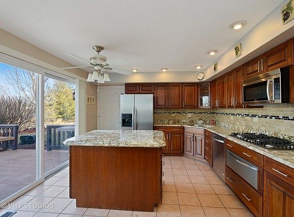 5th image of 2450 Larchmont Ln
