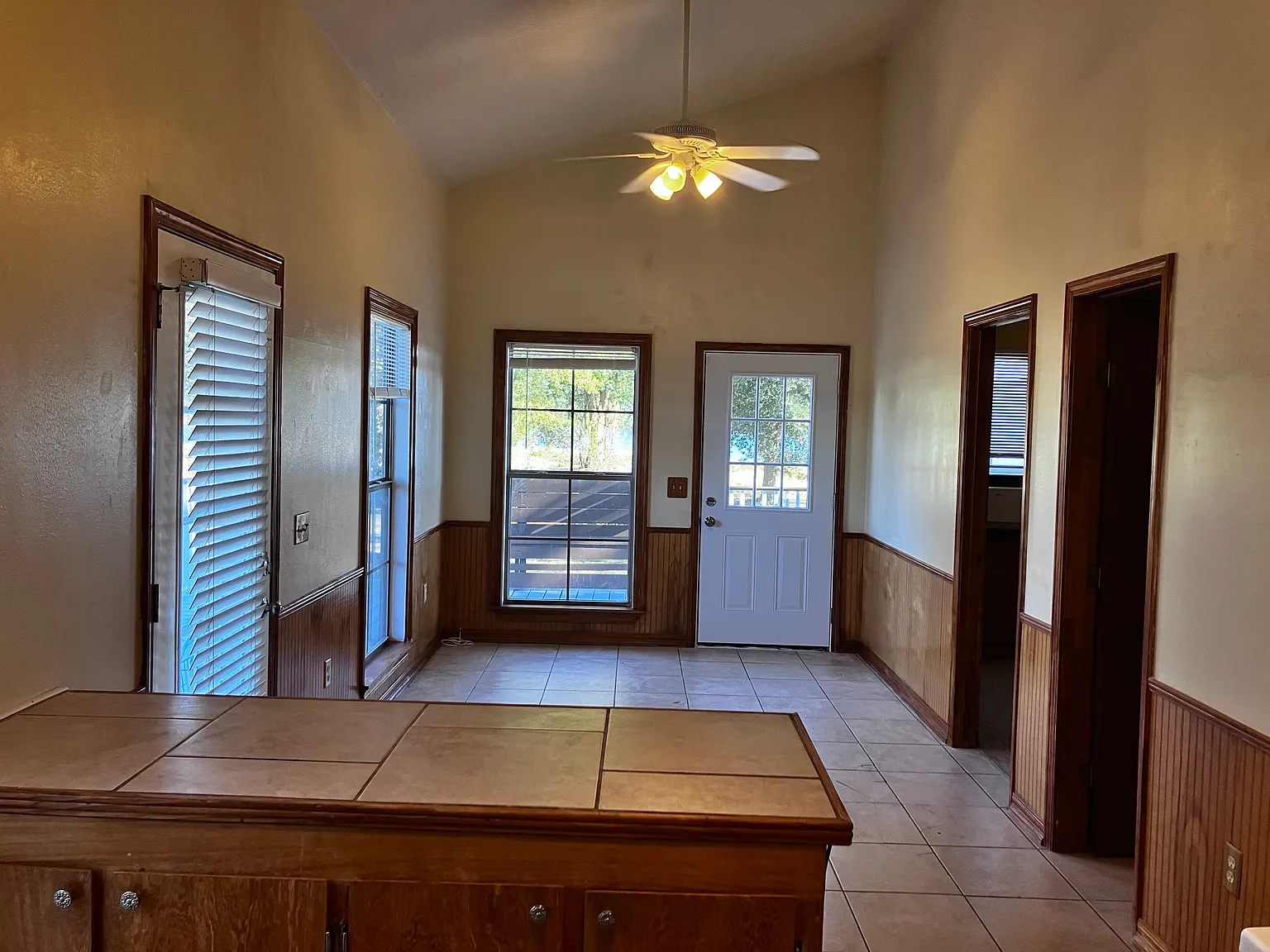 1 bed, 725 sqft, $1,285 — Photo 2