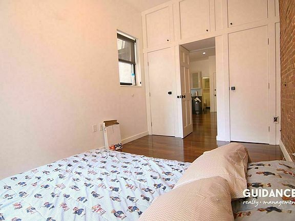 5th image of 340 W 71st St #3R
