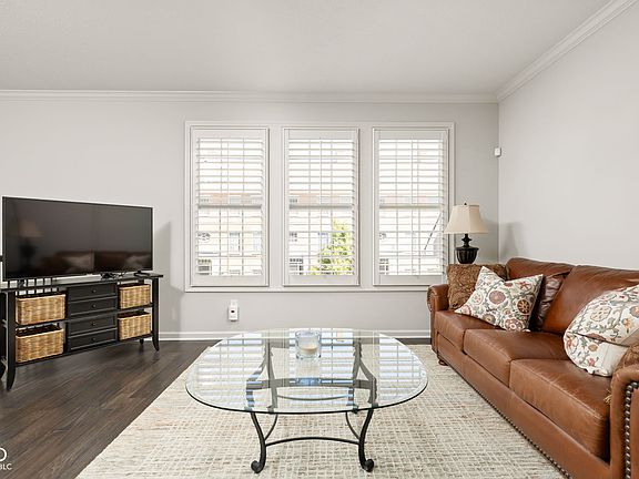 3rd image of 2045 Broughton St