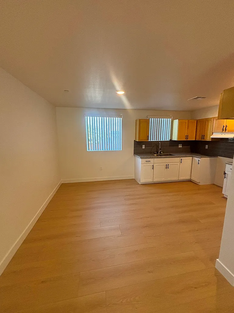 6 bed, 2012 sqft, $4,200 — Photo 4