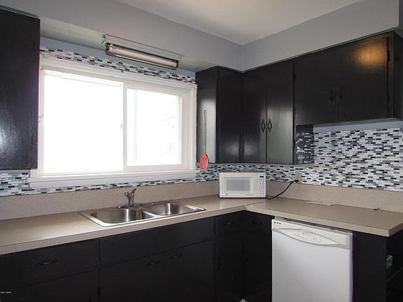 4th image of 1109 3rd Ave NW