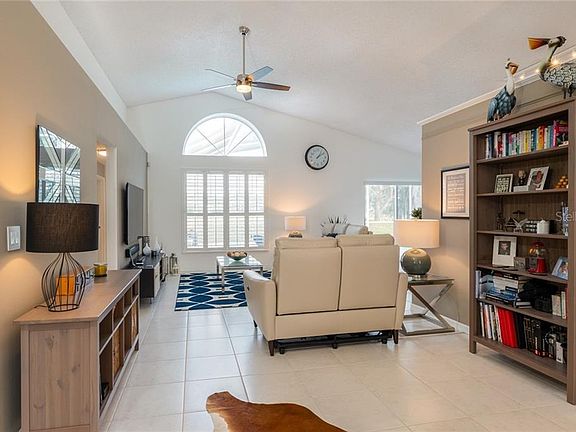 4th image of 546 Sunridge Woods Blvd