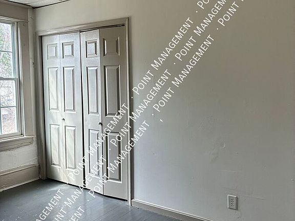4th image of 1322 Tazewell Ave SE