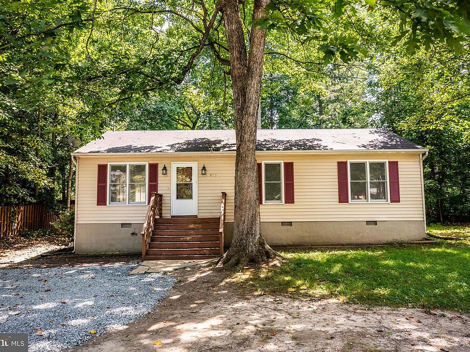 1st image of 983 Lake Heritage Dr