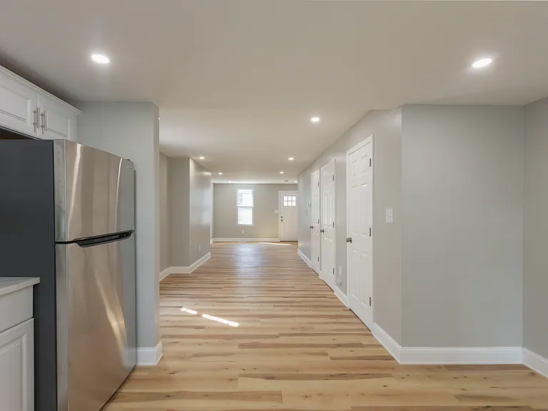 141 Hall St — Photo 8