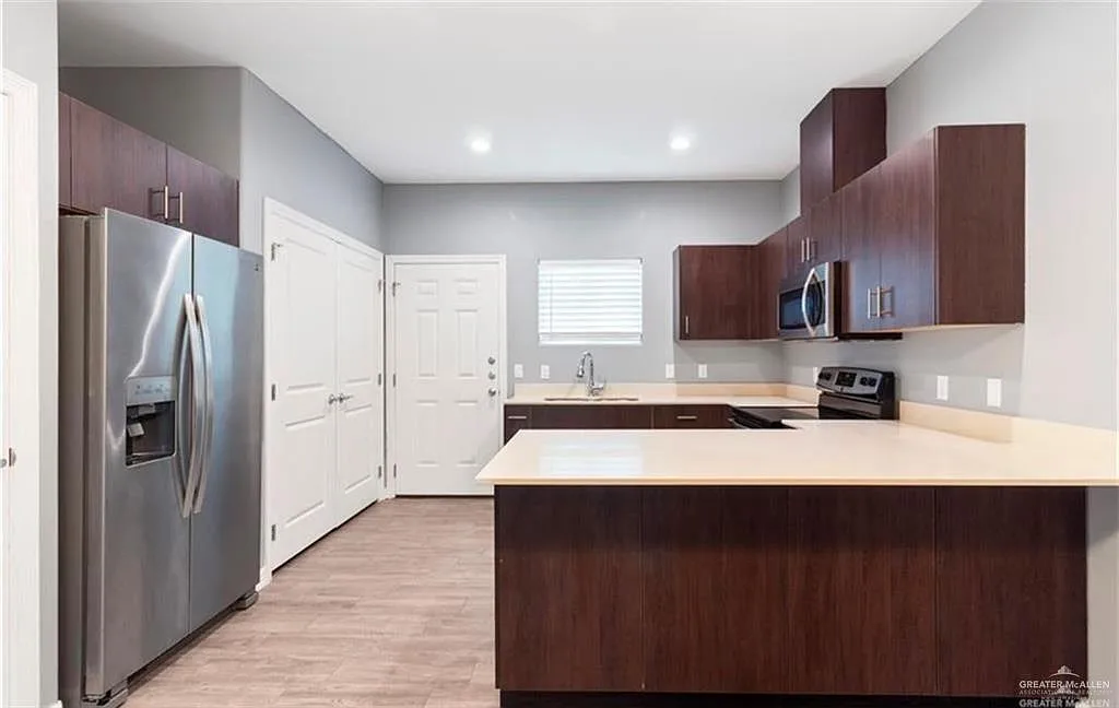 2 bed, 2.0 bath, 1200 sqft, $1,100 — Photo 4