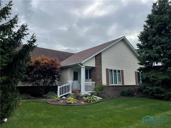 4260 Townhouse Dr #A, Oregon, OH 43616