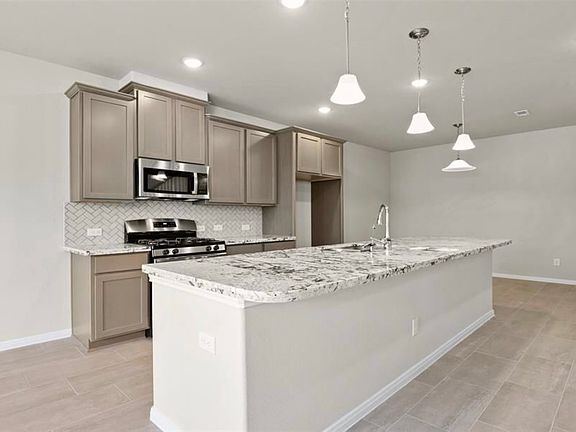 4th image of 7349 Hinsdale Dr