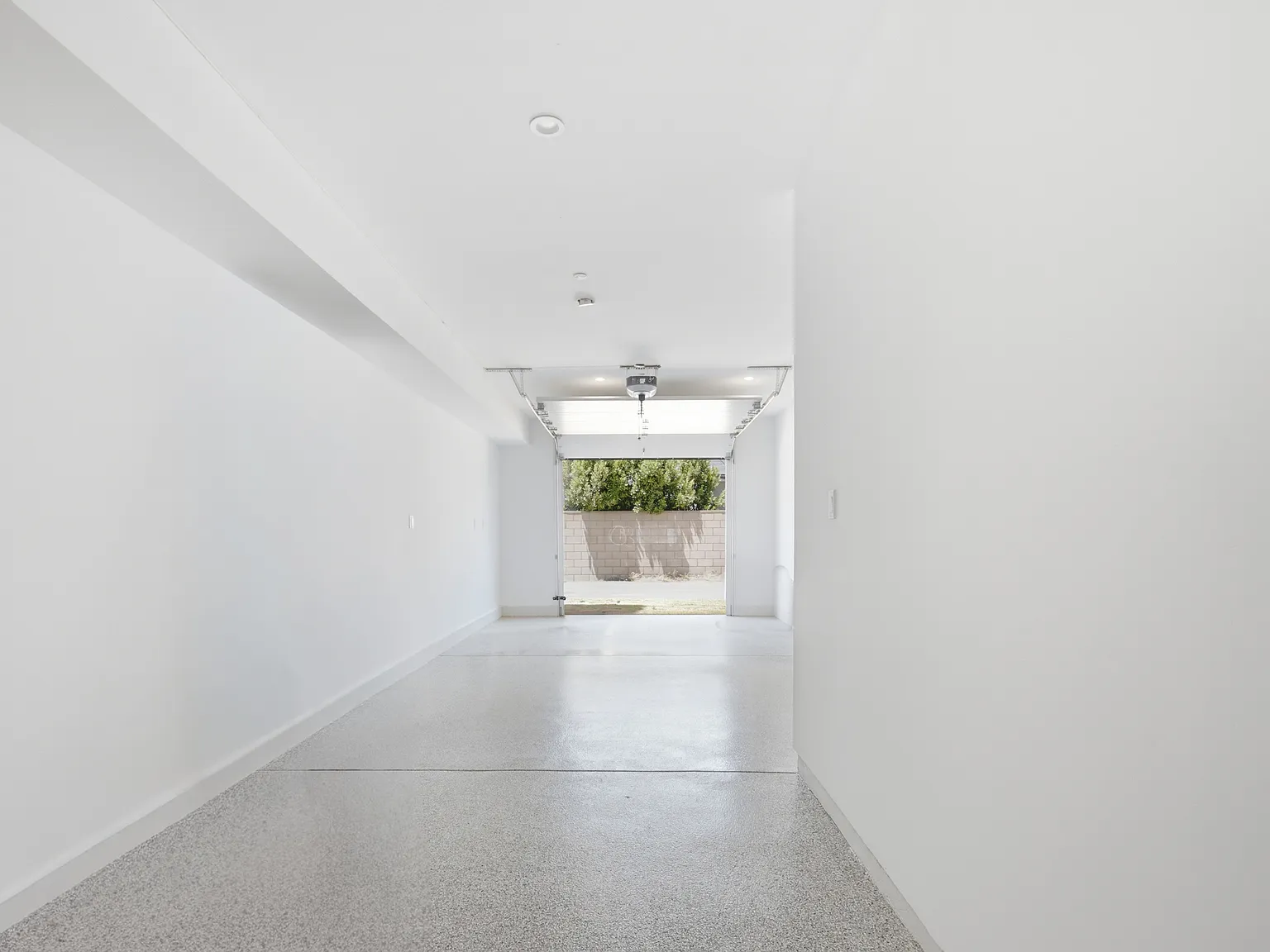 4 bed, 4.5 bath, 2000 sqft, $6,250 — Photo 4