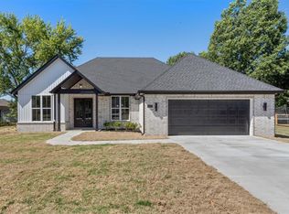 511 Westwood Ave, Prairie Grove, AR 72753