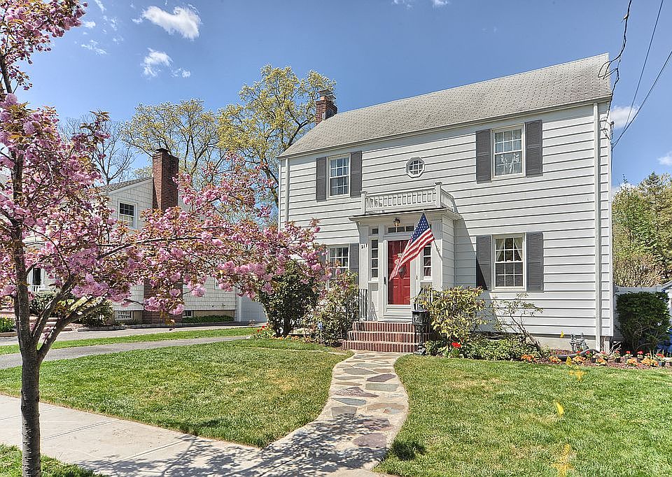 Charming Circa 1930 Colonial