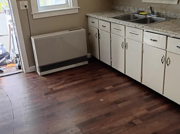 3 King Ct APT 4, Waterville, ME 04901