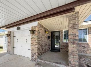 819 NW 1st St, Moore, OK 73160
