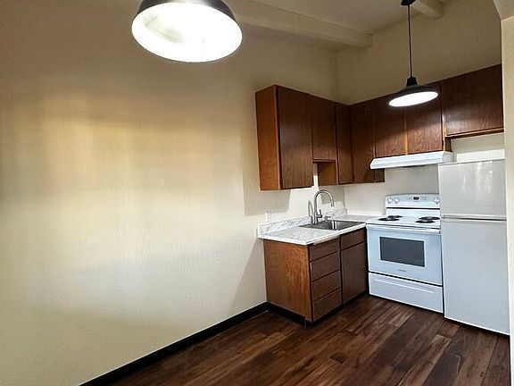 3rd image of 222 Santa Cruz Ave APT 11