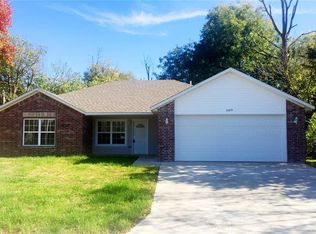 609 Crutcher St, Springdale, AR 72764