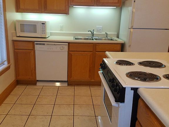 4th image of 791 Park St