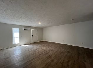 295 Jess Lyons Rd #B, Columbus, MS 39705