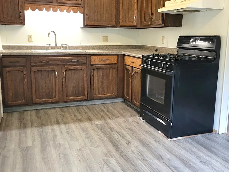 923 E Wausau Ave — Photo 2
