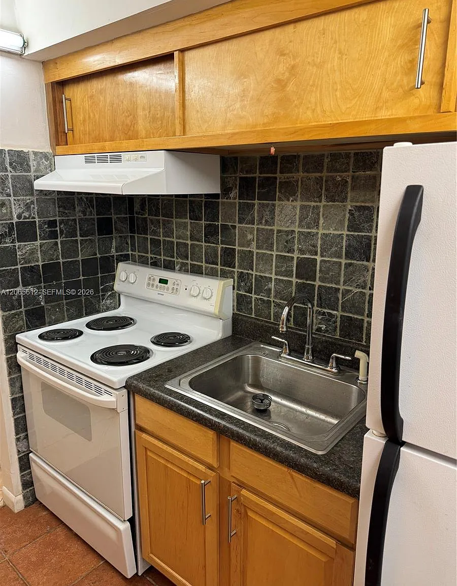 La Placida Section 1 Cond — Photo 2