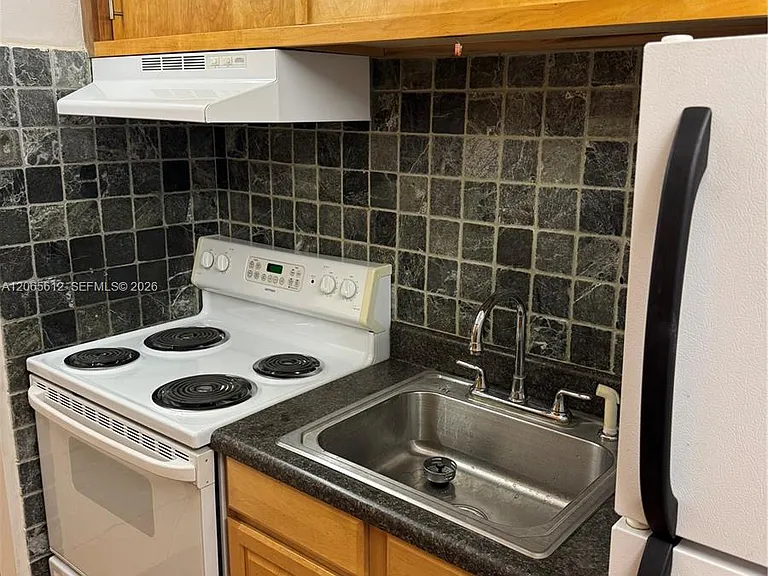 10762 La Placida Dr #7-105 — Photo 2
