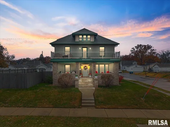 302 9th St, Silvis, IL 61282