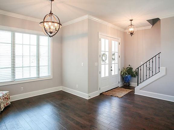 3rd image of 303 Abbey Ln