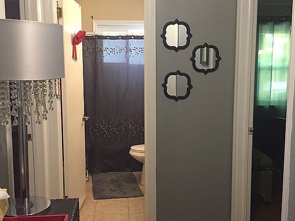 5th image of 1087 Oakview Dr SE