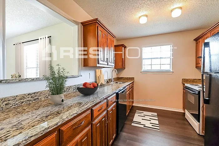 209 Madre Cir — Photo 3