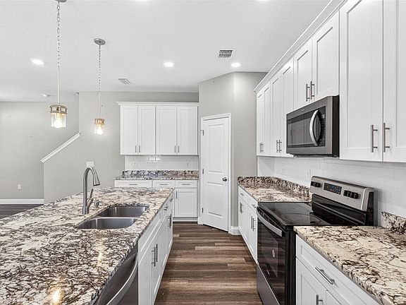 5th image of 801 Pecan Ave