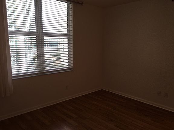 5th image of 511 SE 5th Ave APT 1520