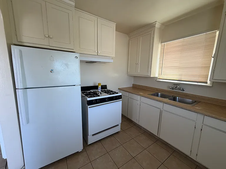 3472 Flower St #C — Photo 8