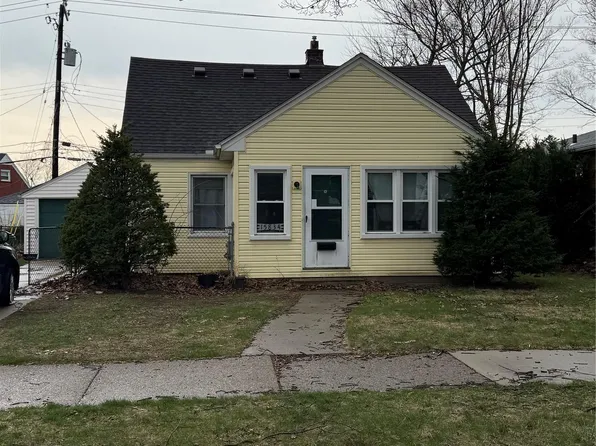 15834 Stephens Dr, Eastpointe, MI 48021