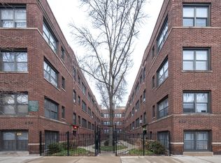 624 w Surf, Chicago, IL 60657