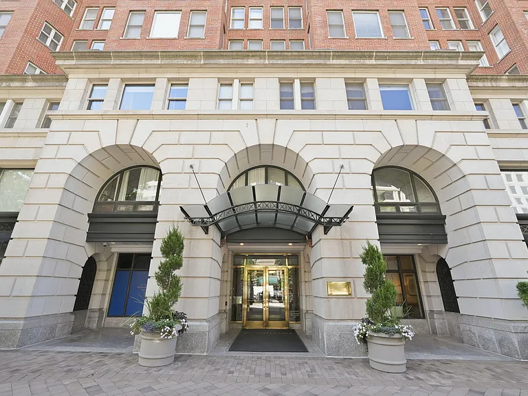 601 Pennsylvania Ave NW #211 — Photo 19