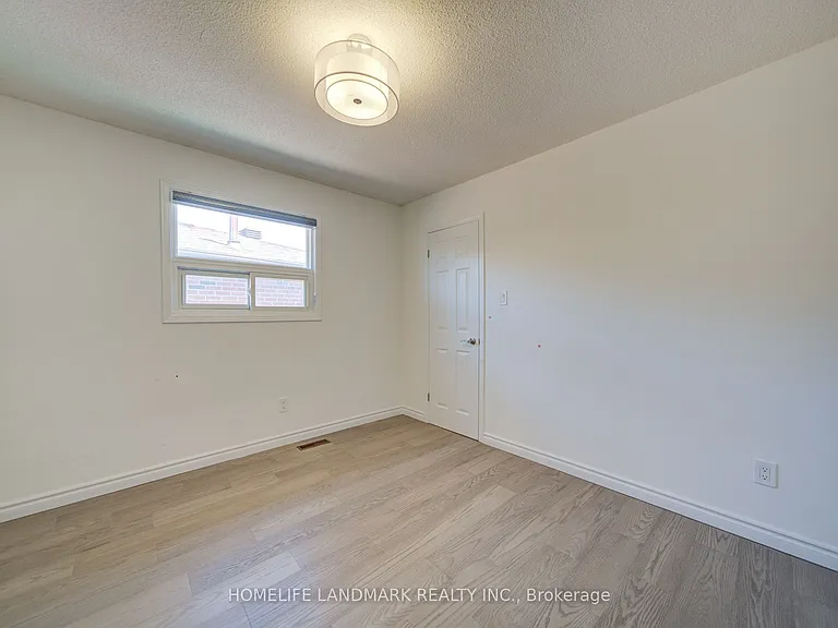 25 Lansbury Dr — Photo 18