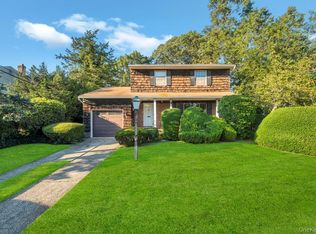 17 Wayne Pl, Commack, NY 11725